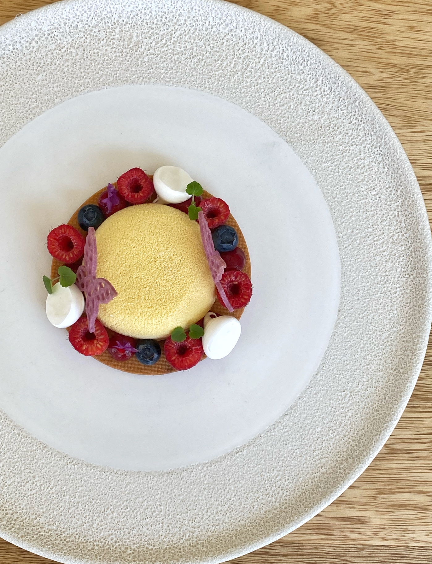 Εσπεριδοειδή & Καλοκαιρινά Berries — boutique pastry από τον pastry consultant Argyris Poptsios για Lesante Cape Resort & Villas